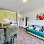 Perla - With Sea View Apartament