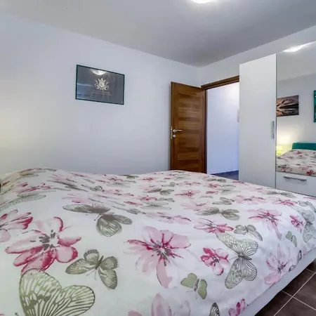 Perla - With Sea View