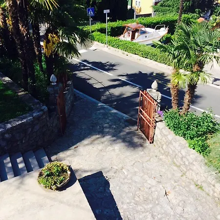 Perla - With Sea View Apartament