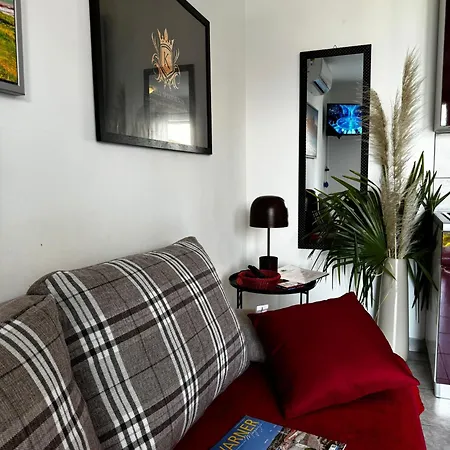 Perla - With Sea View Apartament *
