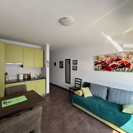 Perla - With Sea View Apartament *