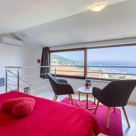 Perla - With Sea View Apartament