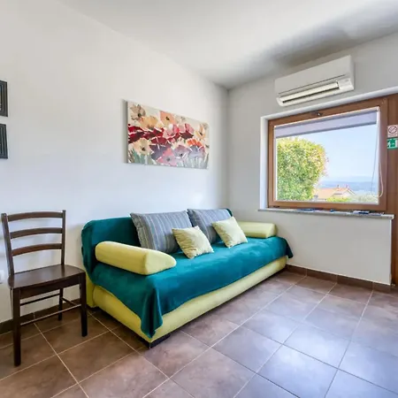 Perla - With Sea View Apartament