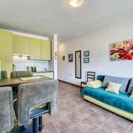 Perla - With Sea View Apartament