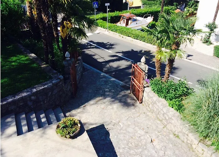 Perla - With Sea View Апартаменты