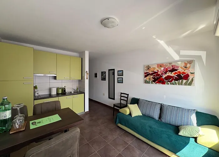 Perla - With Sea View Апартаменты *